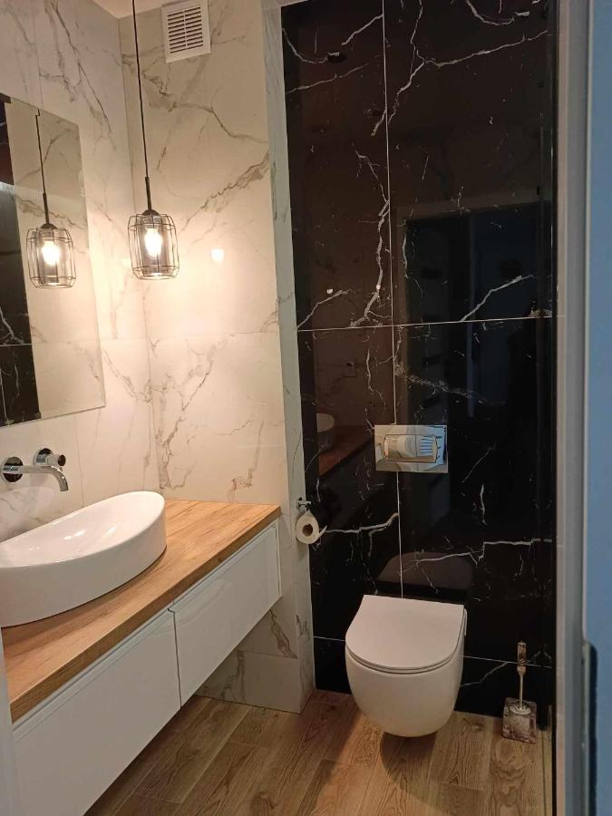Apartment 3 *